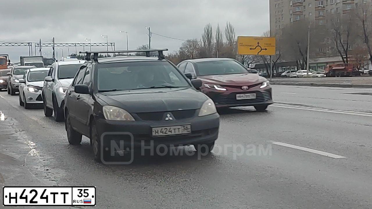 Фото автомобиля MAZDA 3, 2008 — госномер Н424ТТ35. Цвет: ЗОЛОТИСТЫЙ