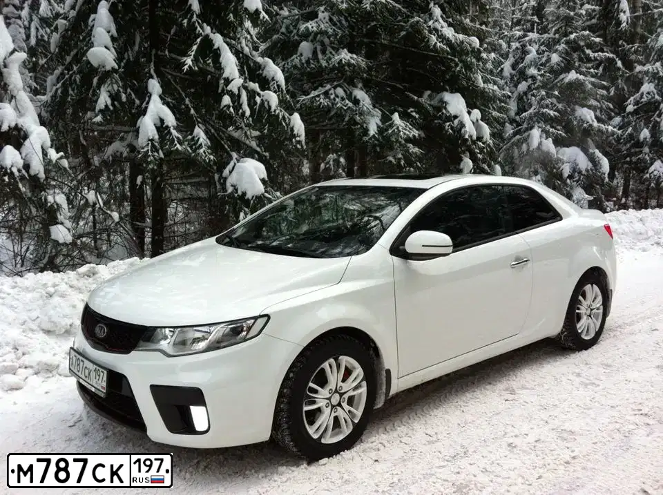 Фото автомобиля LANDROVER DISCOVERY, 2014 — госномер М787СК197. Цвет: ЯРКО-БЕЛЫЙ