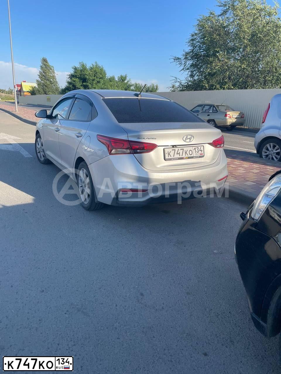 Фото автомобиля HYUNDAI SOLARIS, 2017 — госномер К747КО134. Цвет: Серебристый