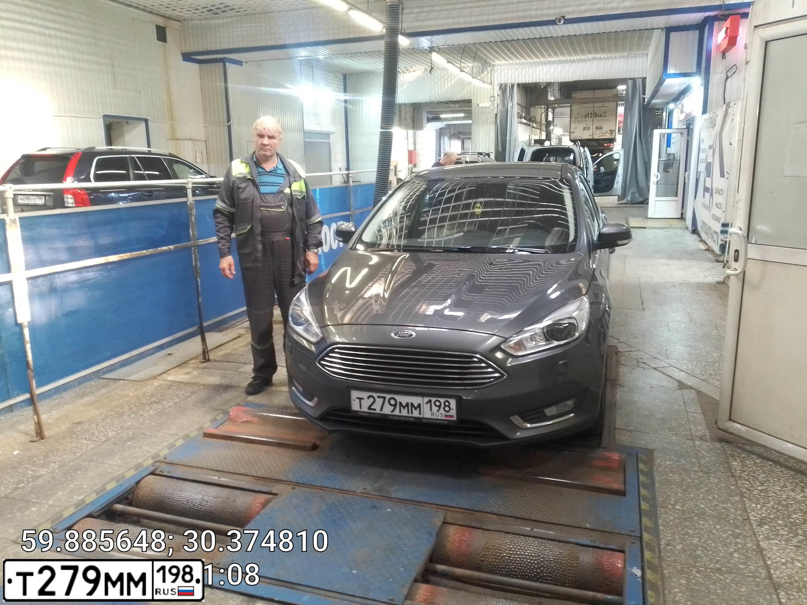 Фото автомобиля FORD FOCUS, 2015 — госномер Т366РА198. Цвет: СЕРЫЙ