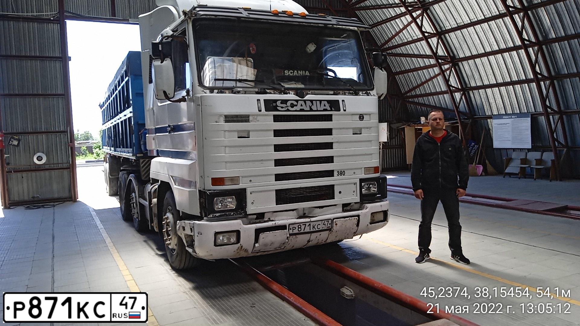 Фото автомобиля SCANIA SERIE R /6X2/, 1994 — госномер Р307СА193. Цвет: Белый