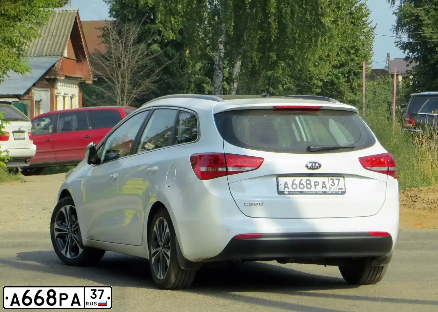 Фото автомобиля KIA CEE'D, 2016 — госномер А668РА37. Цвет: БЕЛЫЙ