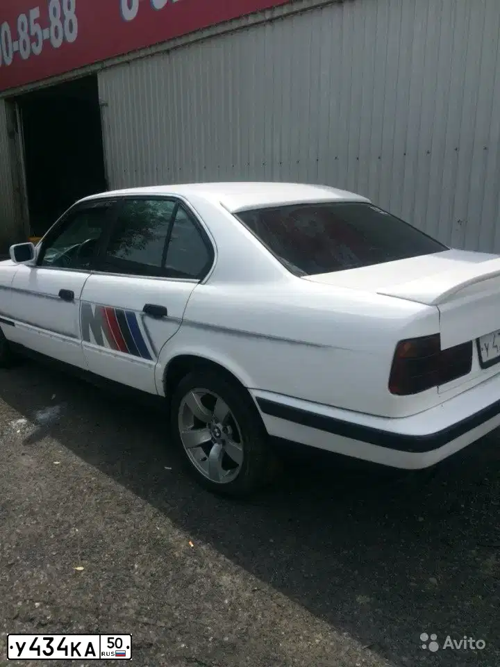 Фото автомобиля BMW SERIE 5, 1991 — госномер Е895КУ33. Цвет: Белый