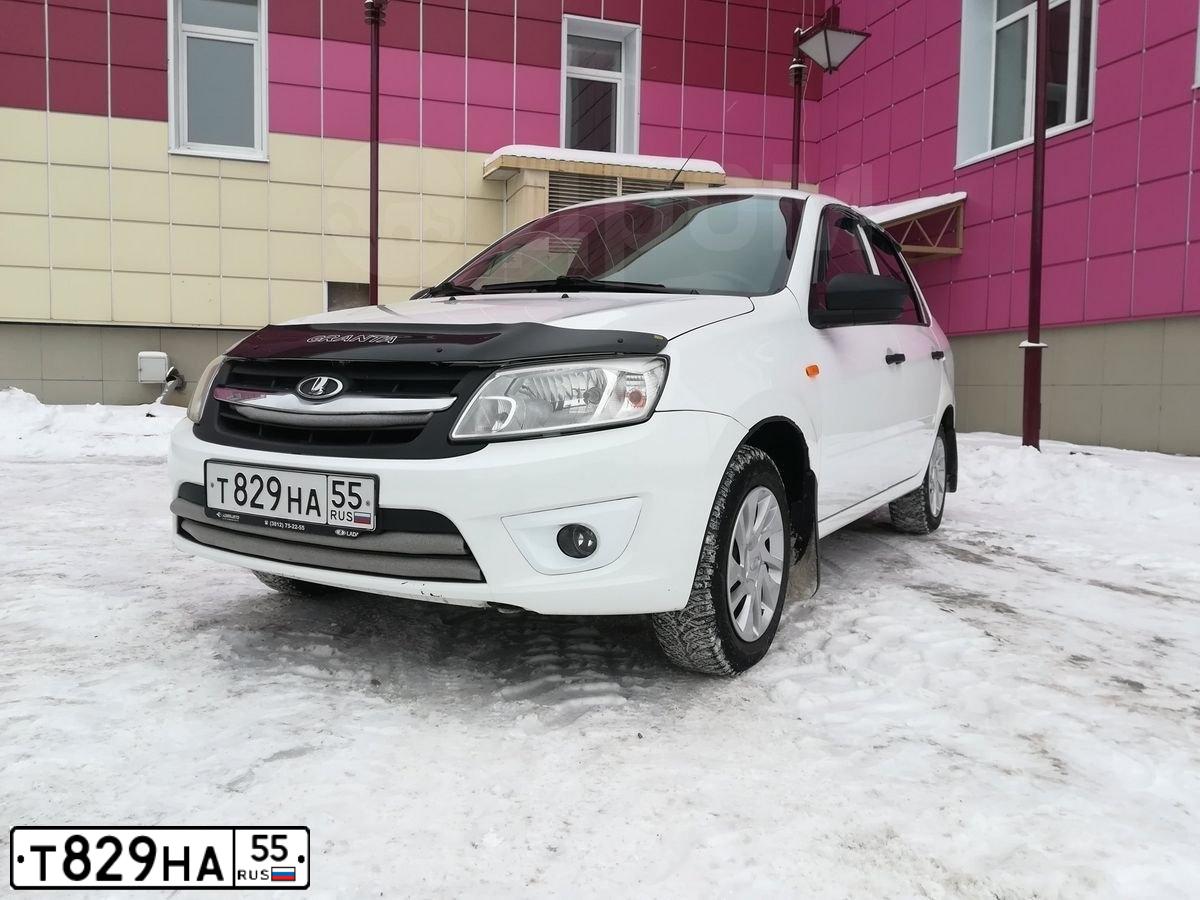 Фото автомобиля LADA 2190 GRANTA, 2015 — госномер Т829НА55. Цвет: Белый
