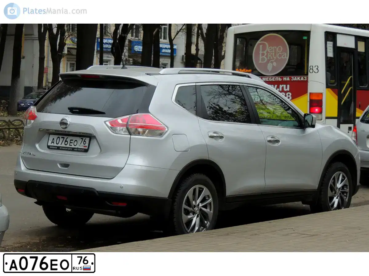 Фото автомобиля NISSAN X-TRAIL, 2015 — госномер А076ЕО76. Цвет: серый