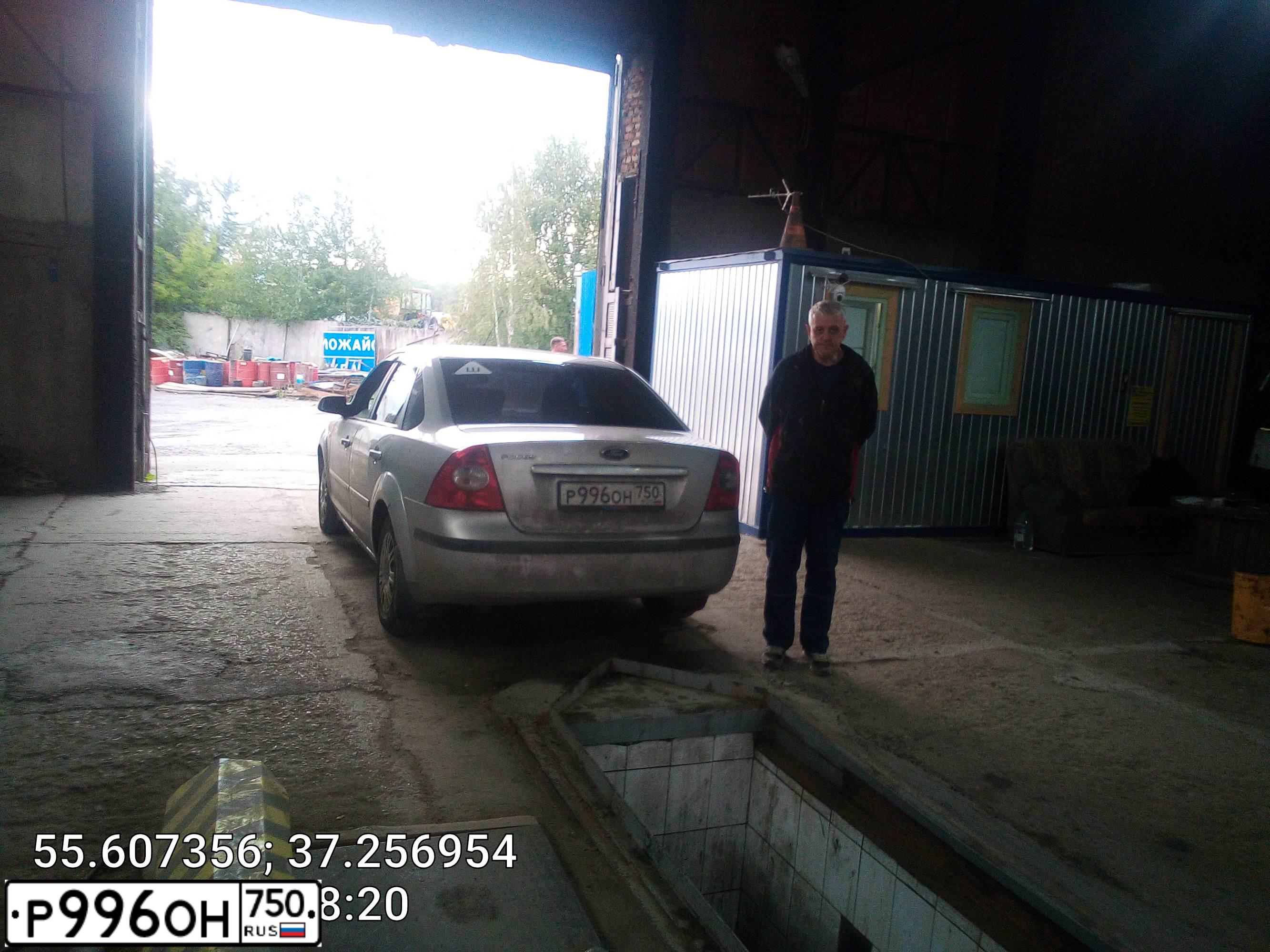 Фото автомобиля FORD FOCUS, 2006 — госномер Н589КО977. Цвет: Серебристый