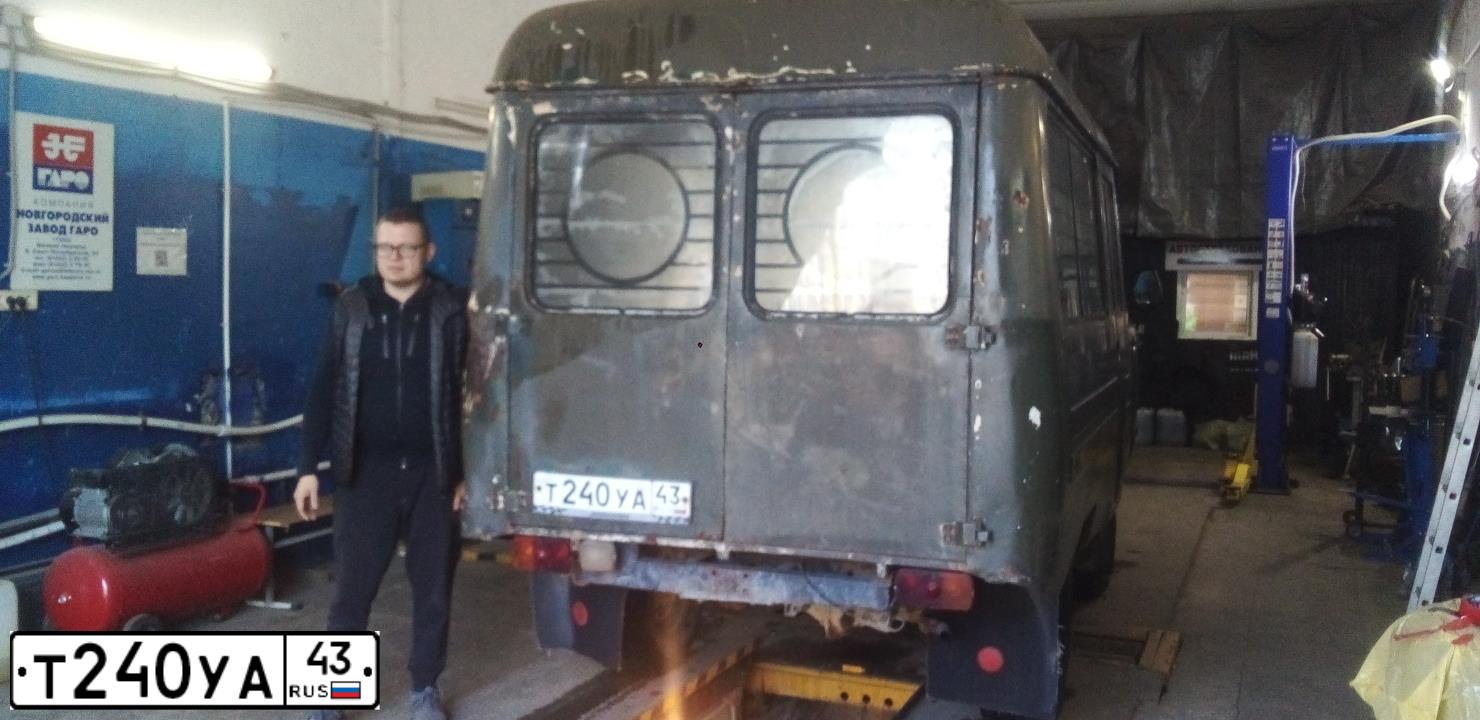 Фото автомобиля UAZ 3303, 1996 — госномер Т240УА43. Цвет: ЗЕЛЕНЫЙ