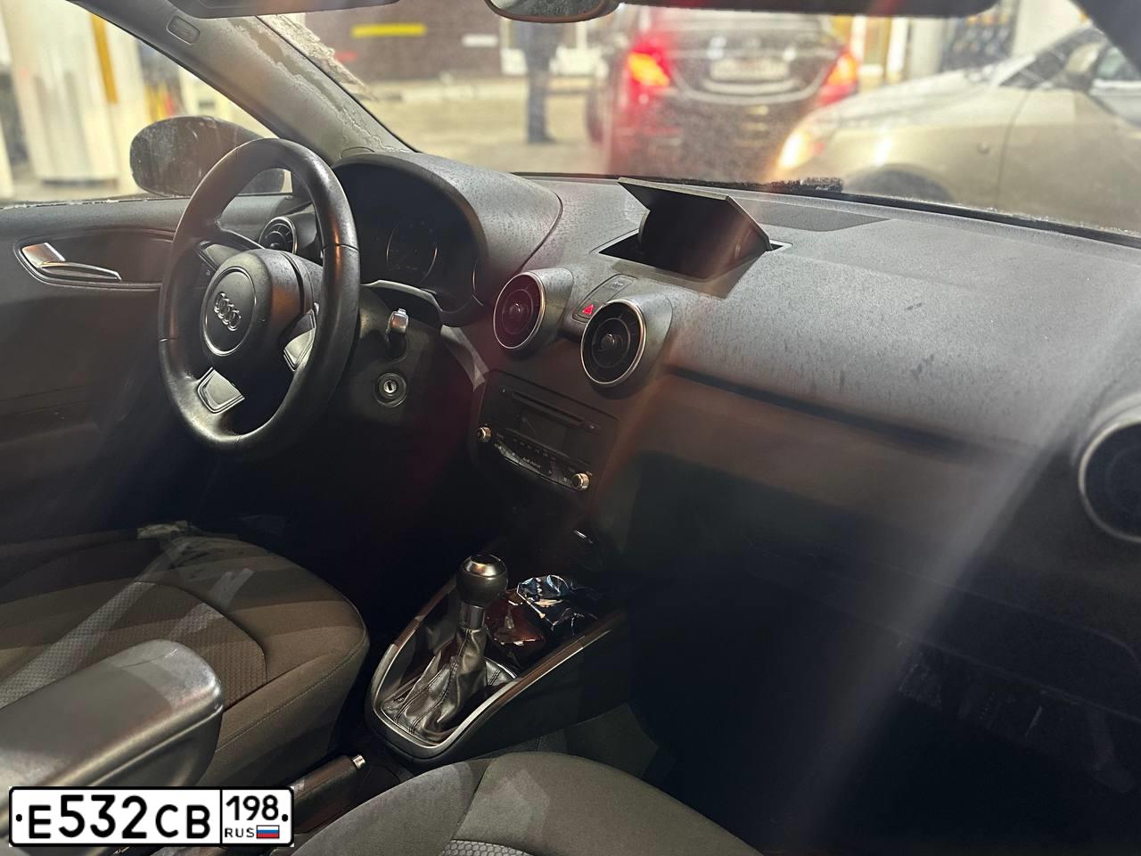 Фото автомобиля AUDI A1, 2010 — госномер Т709ТМ193. Цвет: ЧЕРНЫЙ