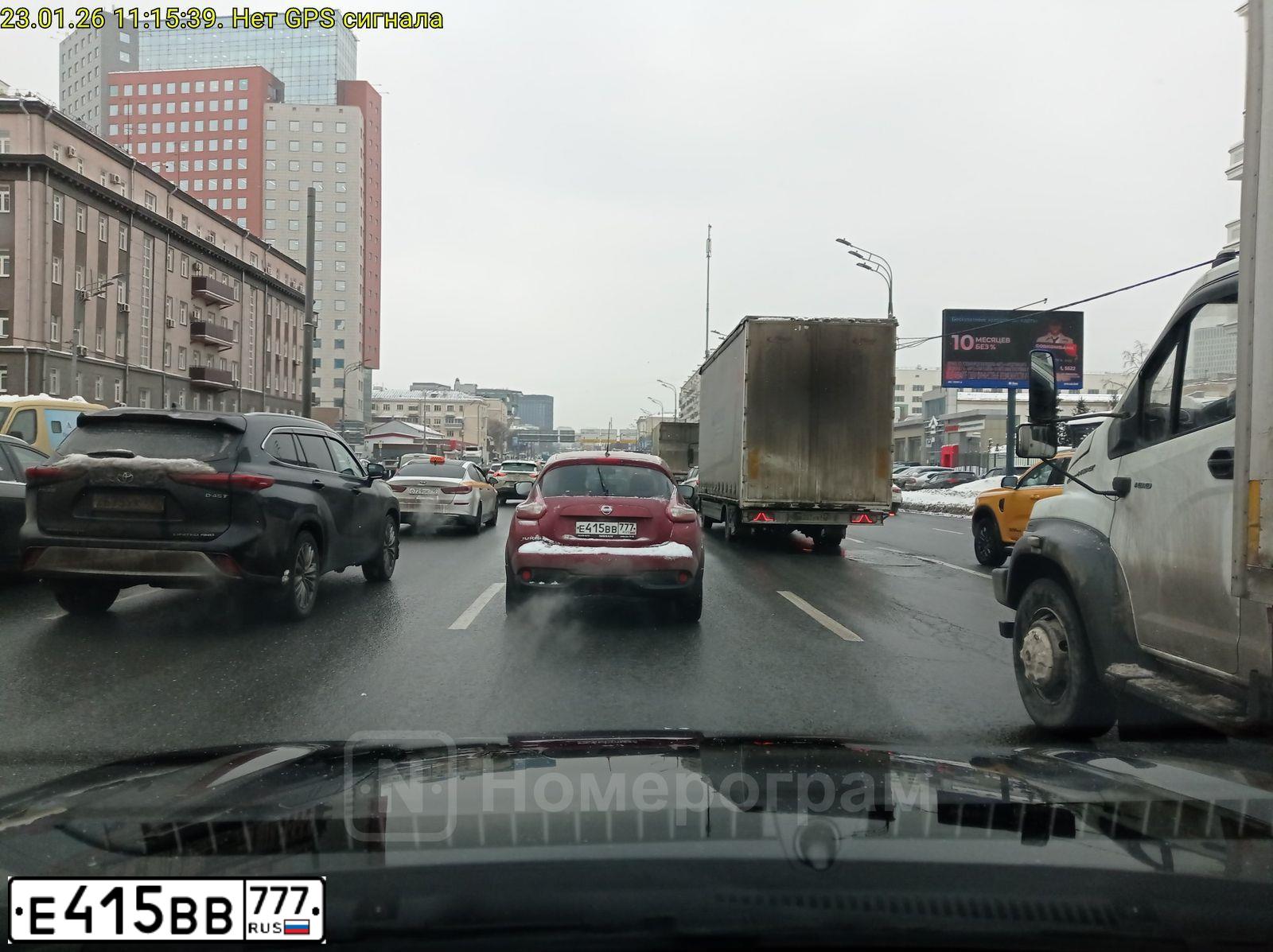 Фото автомобиля NISSAN JUKE, 2013 — госномер Т353ВХ76. Цвет: Красный