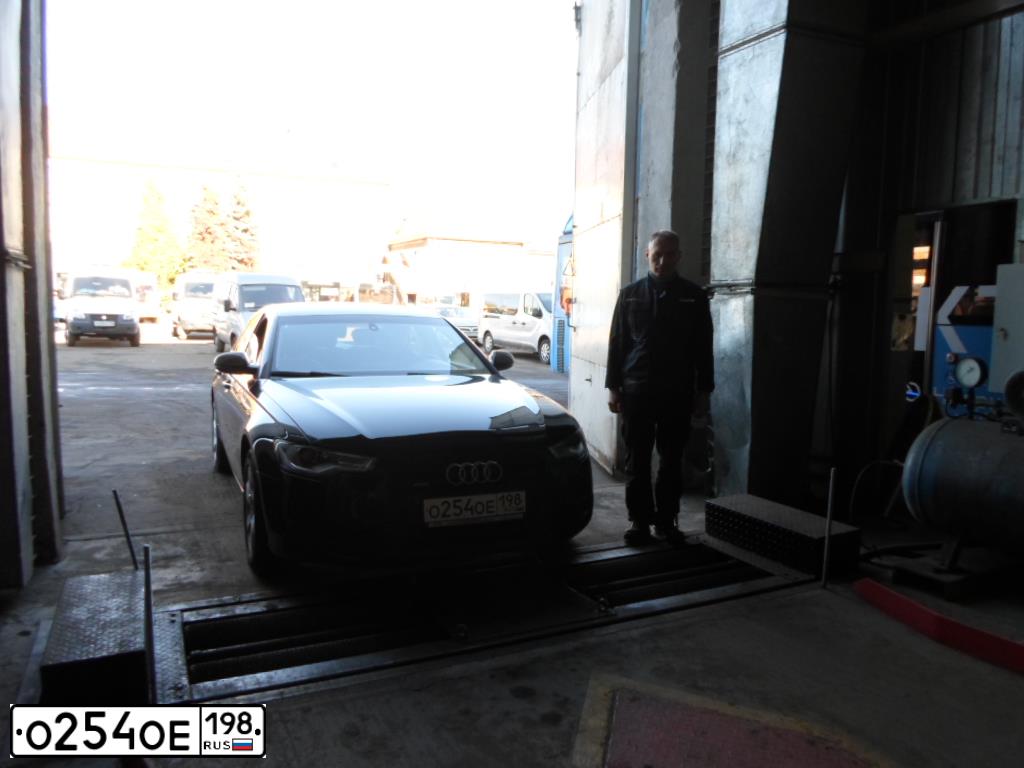 Фото автомобиля AUDI A6, 2014 — госномер С879КУ198. Цвет: ЧЕРНЫЙ