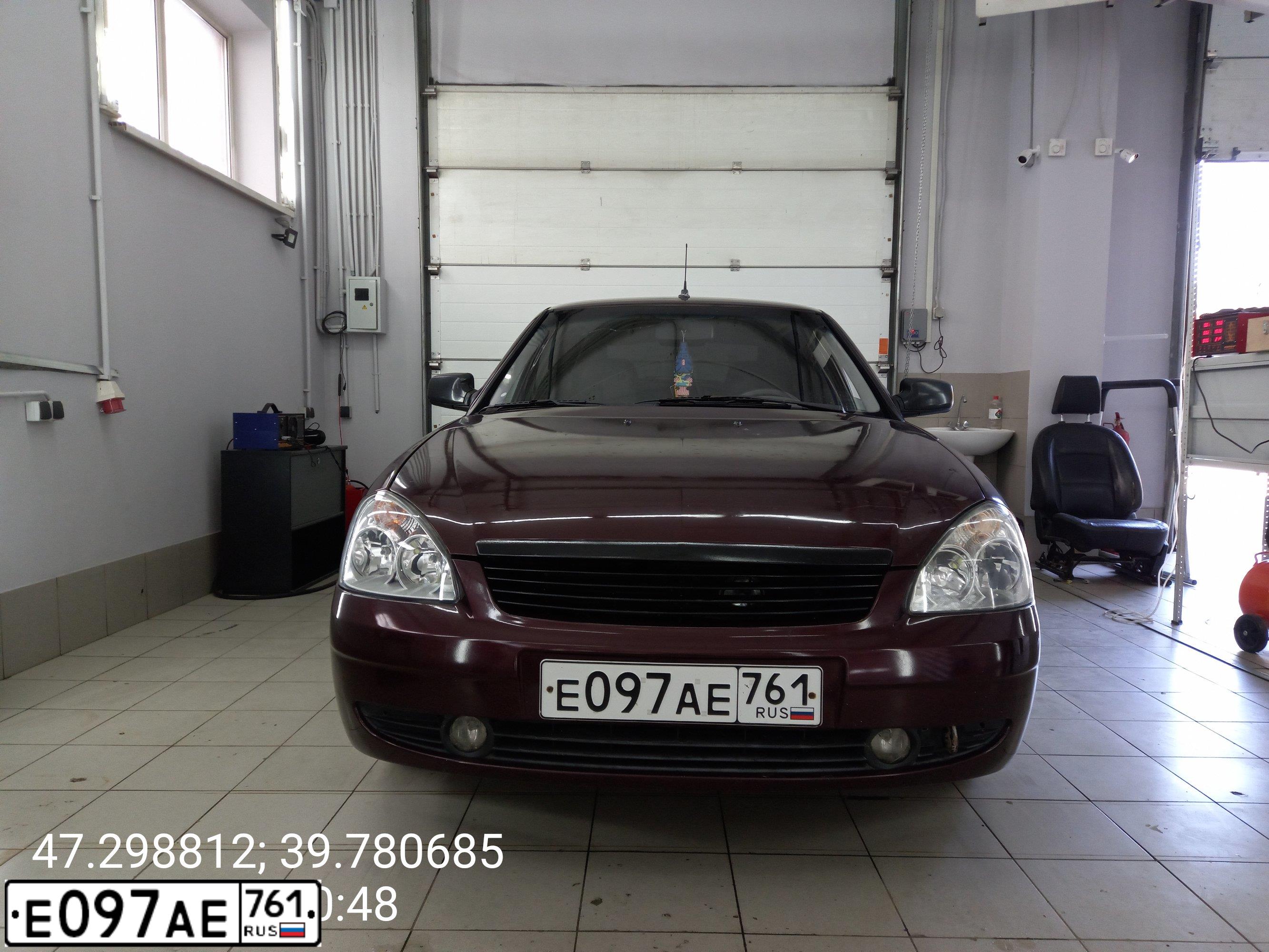Фото автомобиля LADA 2172 PRIORA, 2011 — госномер Е097АЕ761. Цвет: ТЕМНО-ВИШНЕВЫЙ