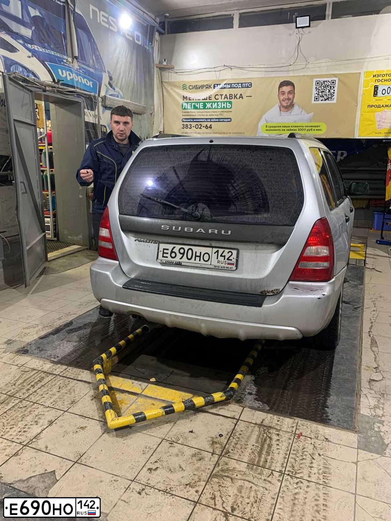 Фото автомобиля SUBARU FORESTER, 2002 — госномер Т502АН154. Цвет: СЕРЕБРИСТЫЙ