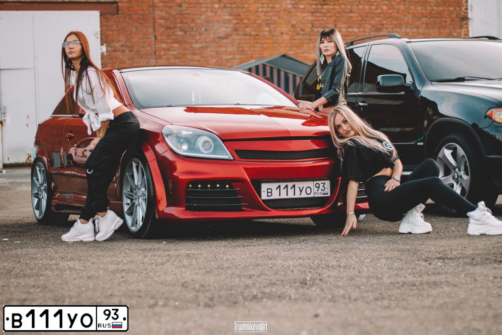 Фото автомобиля OPEL ASTRA, 2007 — госномер В757КР136. Цвет: СЕРЕБРИСТЫЙ