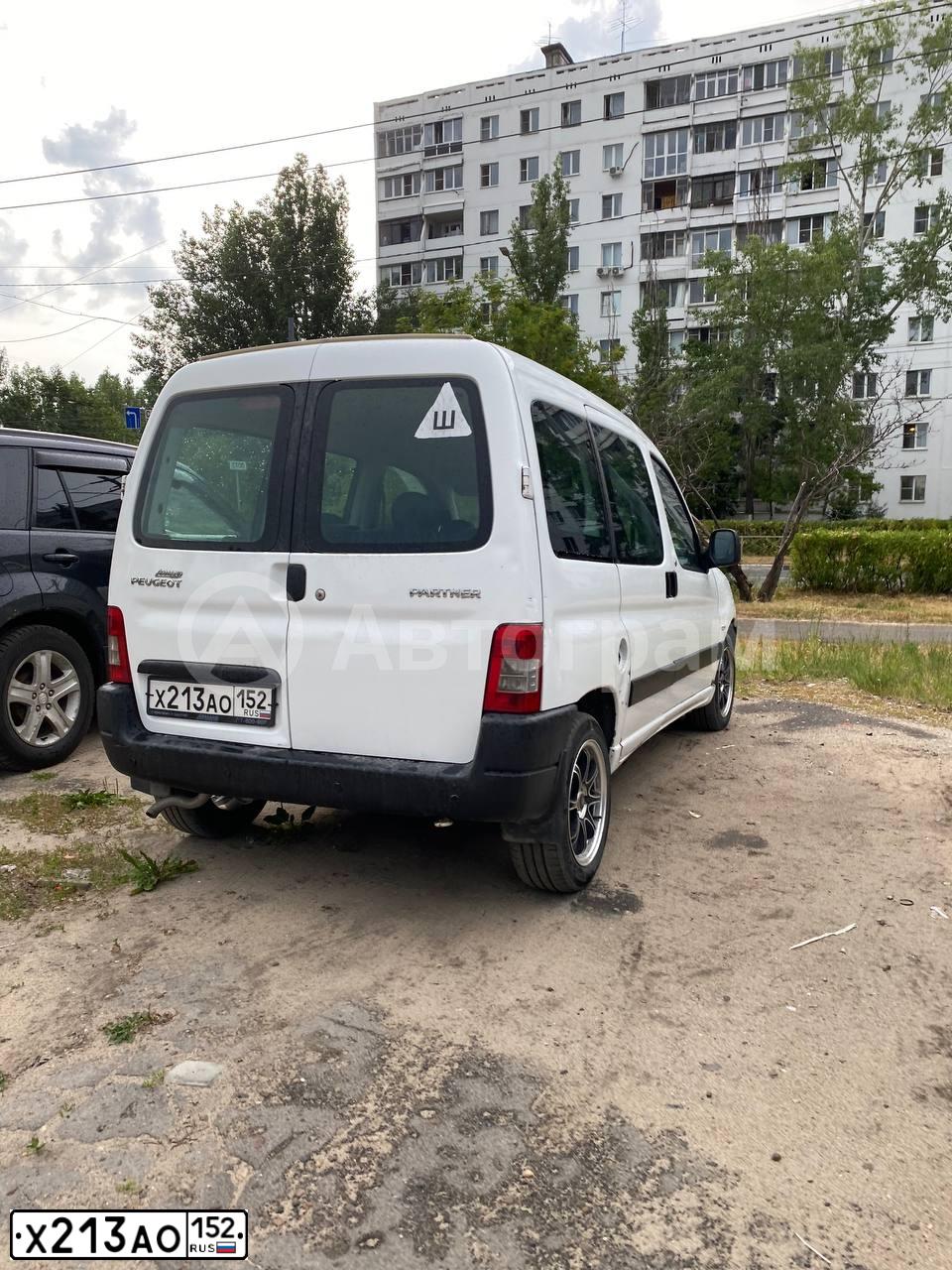 Фото автомобиля PEUGEOT PARTNER, 2008 — госномер С101СС152. Цвет: Белый