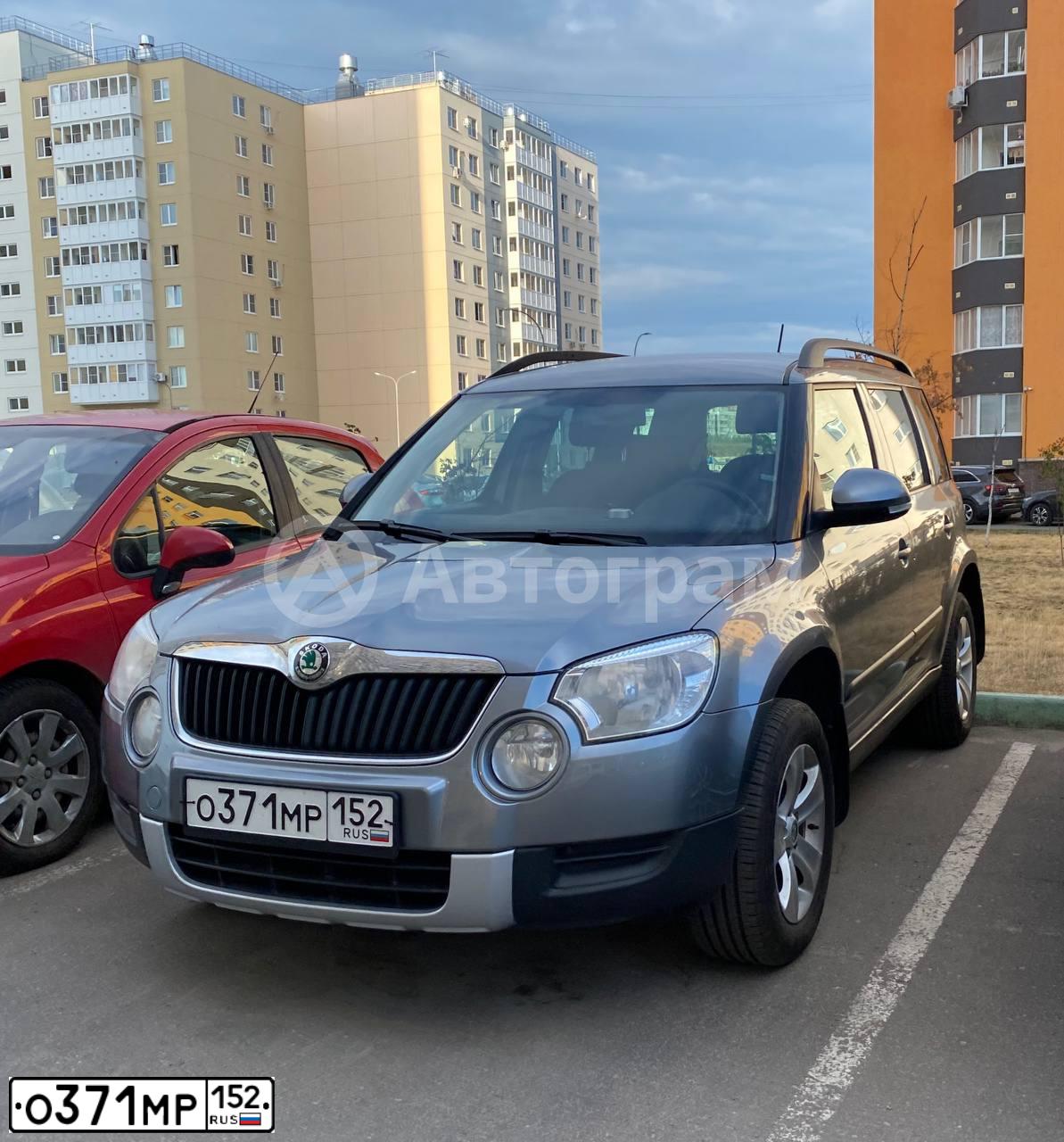 Фото автомобиля SKODA YETI, 2012 — госномер М885КУ790. Цвет: Серый