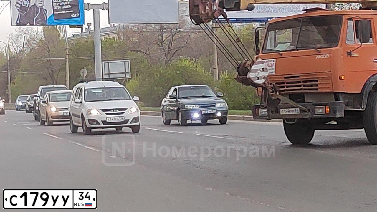 Фото автомобиля LADA 2112, 2007 — госномер Х826СК136. Цвет: ГРАФИТОВЫЙ МЕТАЛЛИК