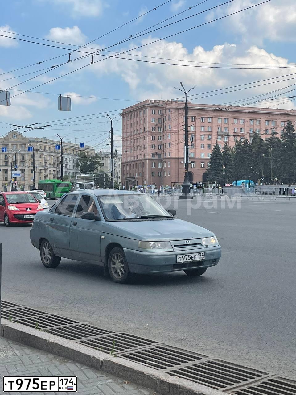 Фото автомобиля LADA 2110 LADA, 2002 — госномер Т975ЕР174. Цвет: Серо-голубой