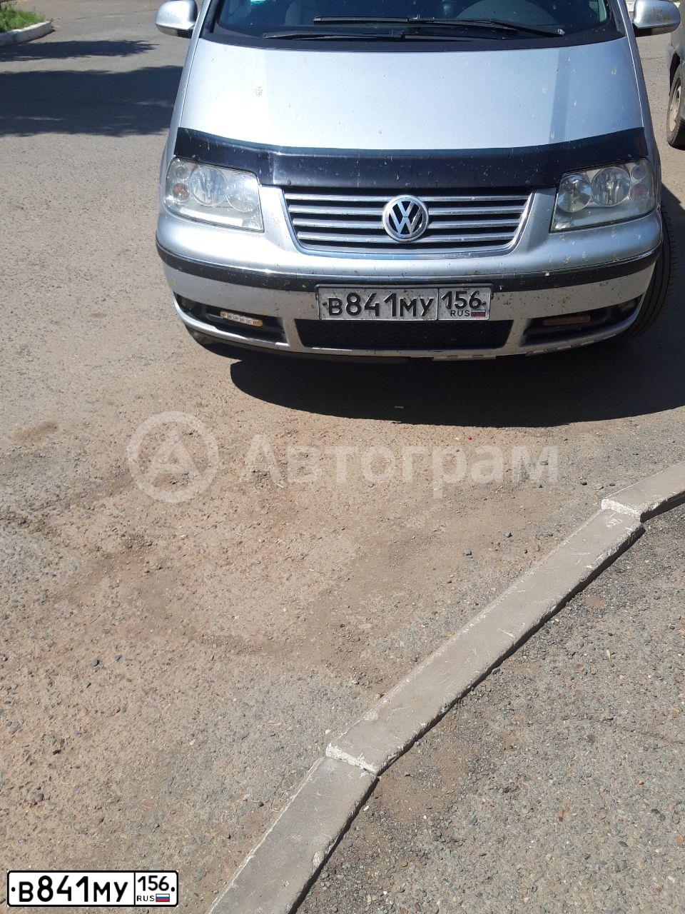 Фото автомобиля VOLKSWAGEN SHARAN, 2008 — госномер В841МУ156. Цвет: СЕРЕБРИСТЫЙ