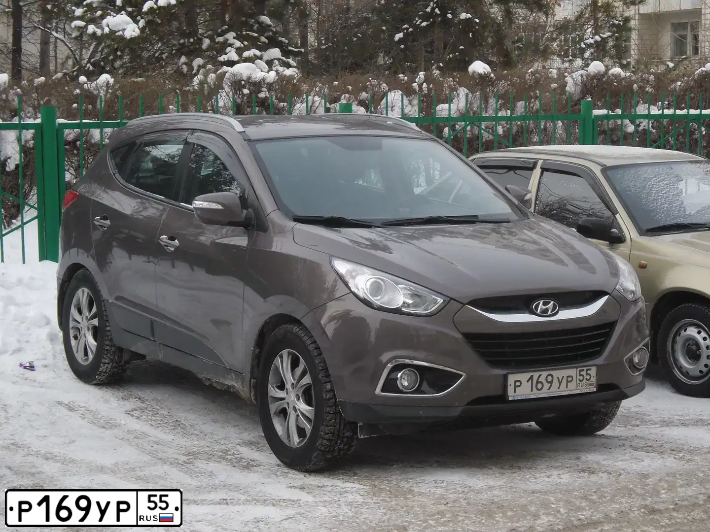 Фото автомобиля HYUNDAI IX35, 2011 — госномер Р169УР55. Цвет: Коричневый