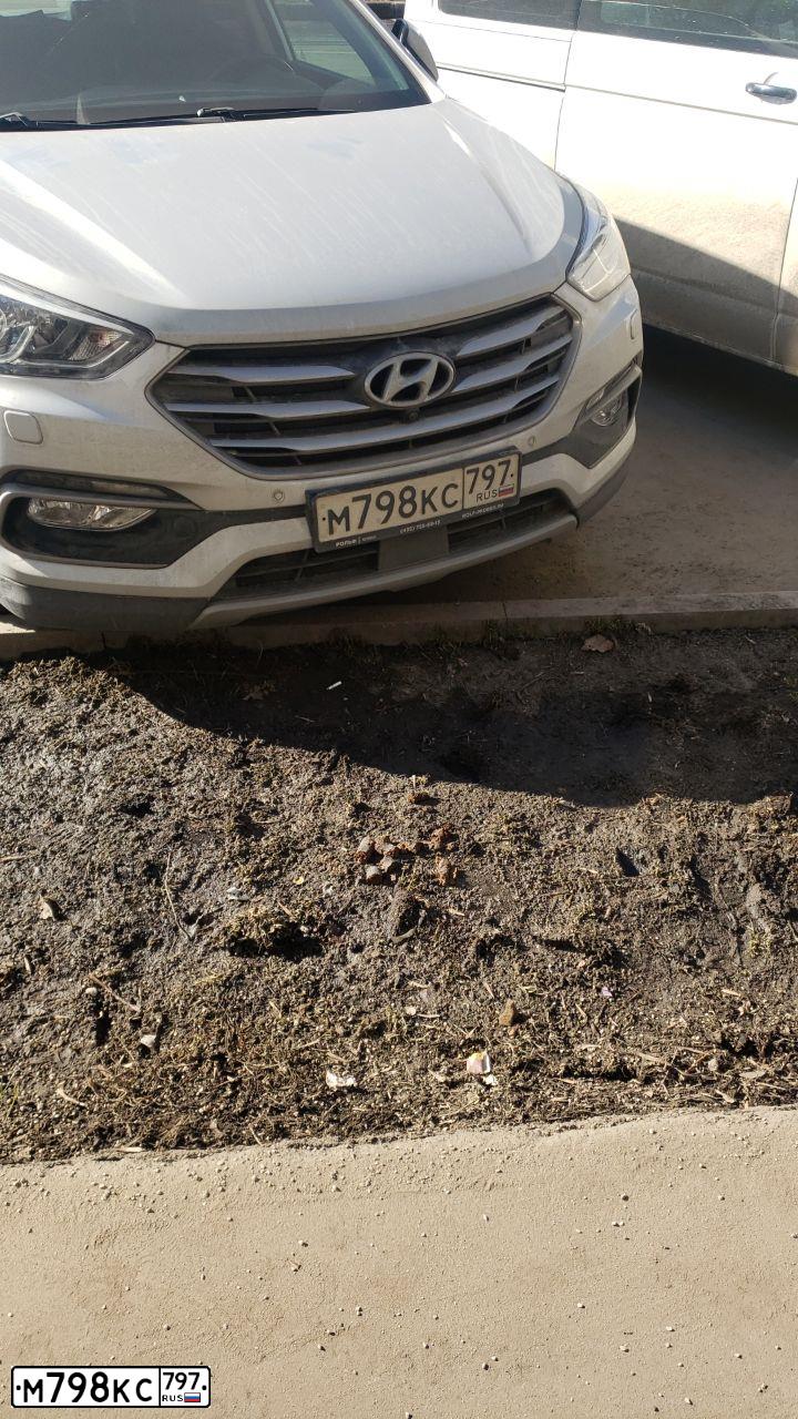 Фото автомобиля HYUNDAI SANTA FE, 2016 — госномер М798КС797. Цвет: Серый