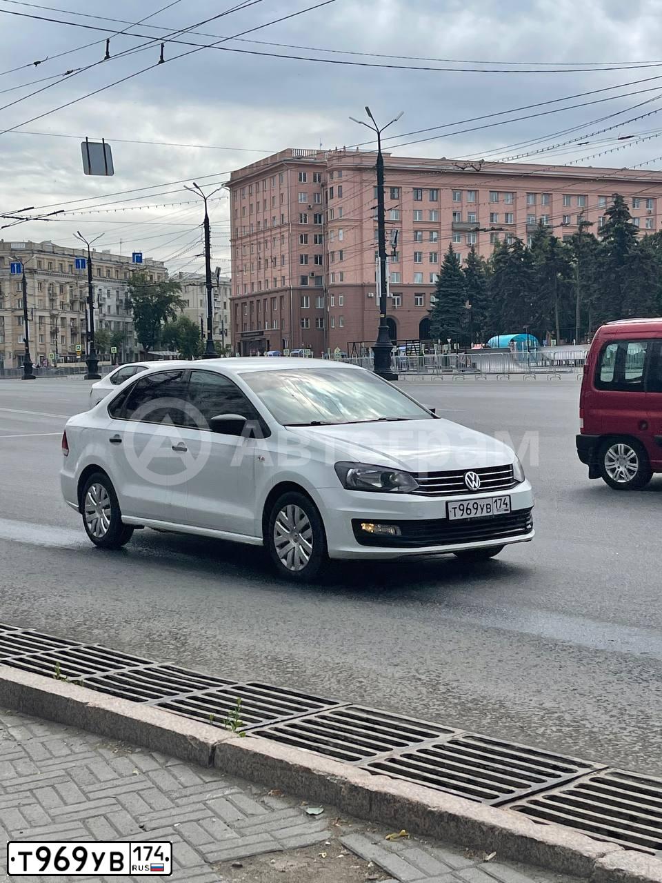 Фото автомобиля VOLKSWAGEN POLO, 2018 — госномер Т969УВ174. Цвет: БЕЛЫЙ