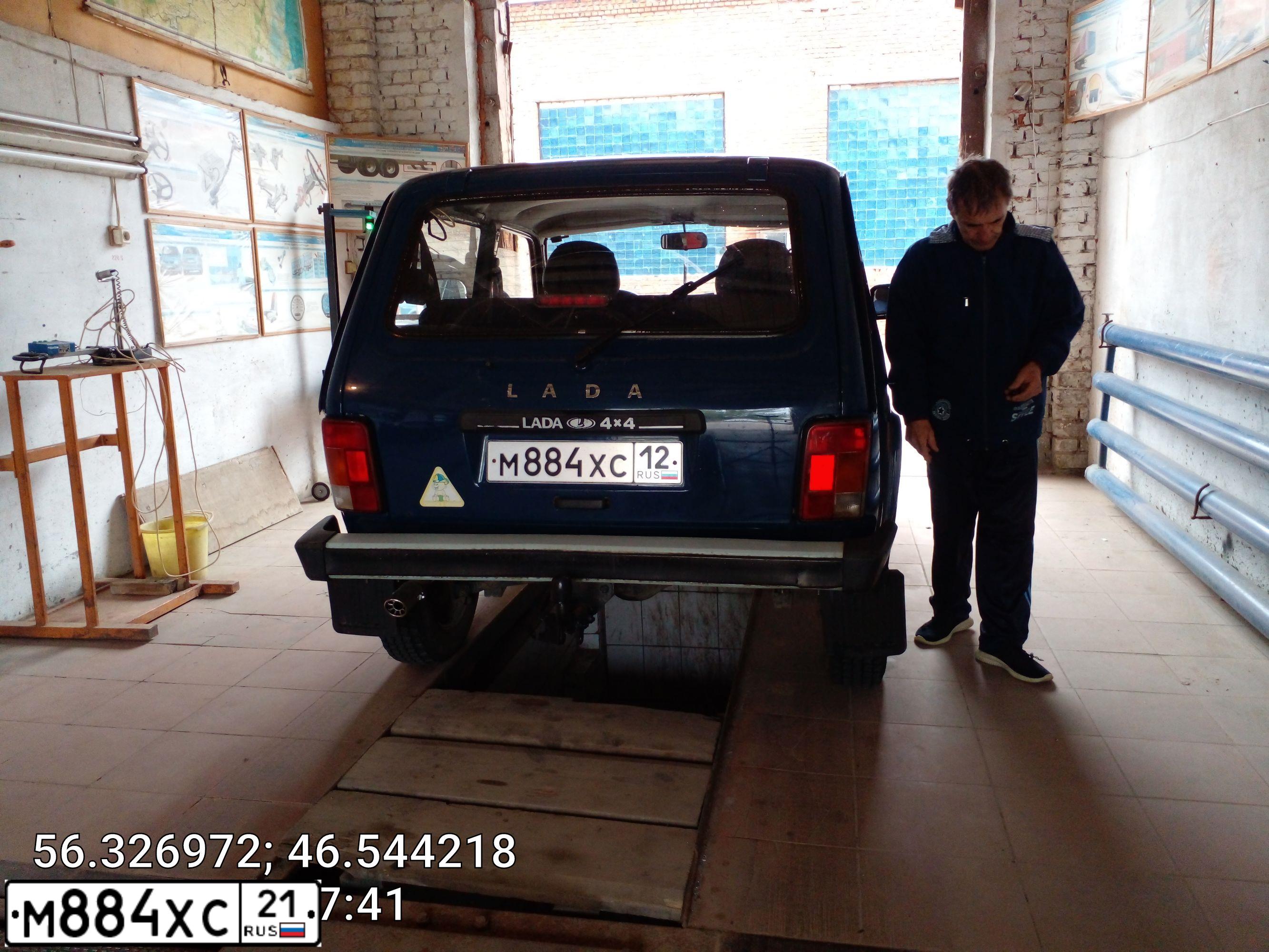 Фото автомобиля LADA 2121 NIVA, 2011 — госномер М884ХС21. Цвет: сине-зеленый