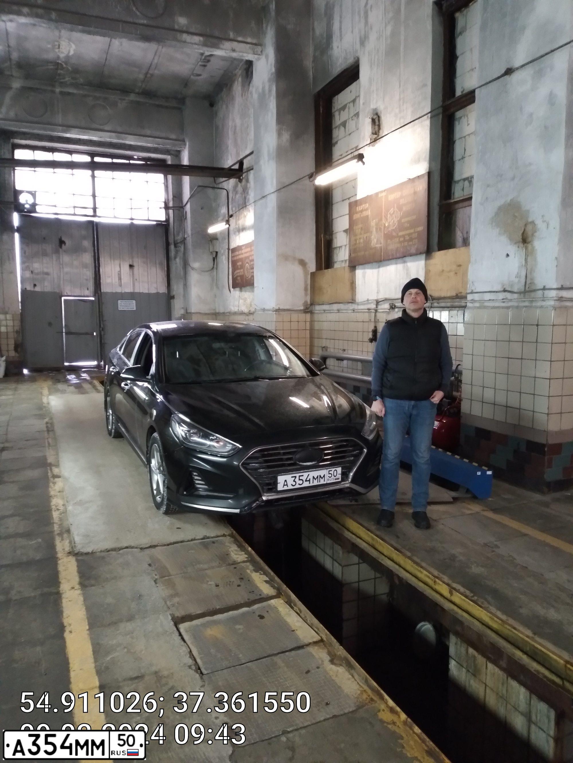 Фото автомобиля GAZ 3110 WOLGA, 1999 — госномер А354ММ50. Цвет: Белый