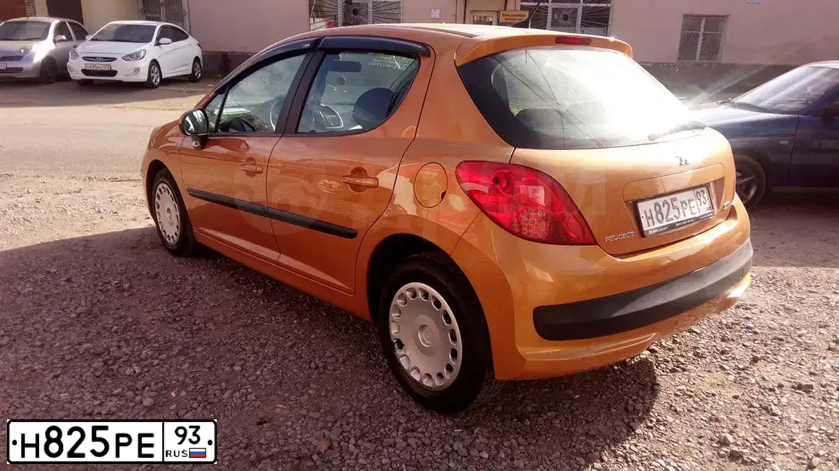 Фото автомобиля PEUGEOT 207, 2008 — госномер Н825РЕ93. Цвет: Оранжевый
