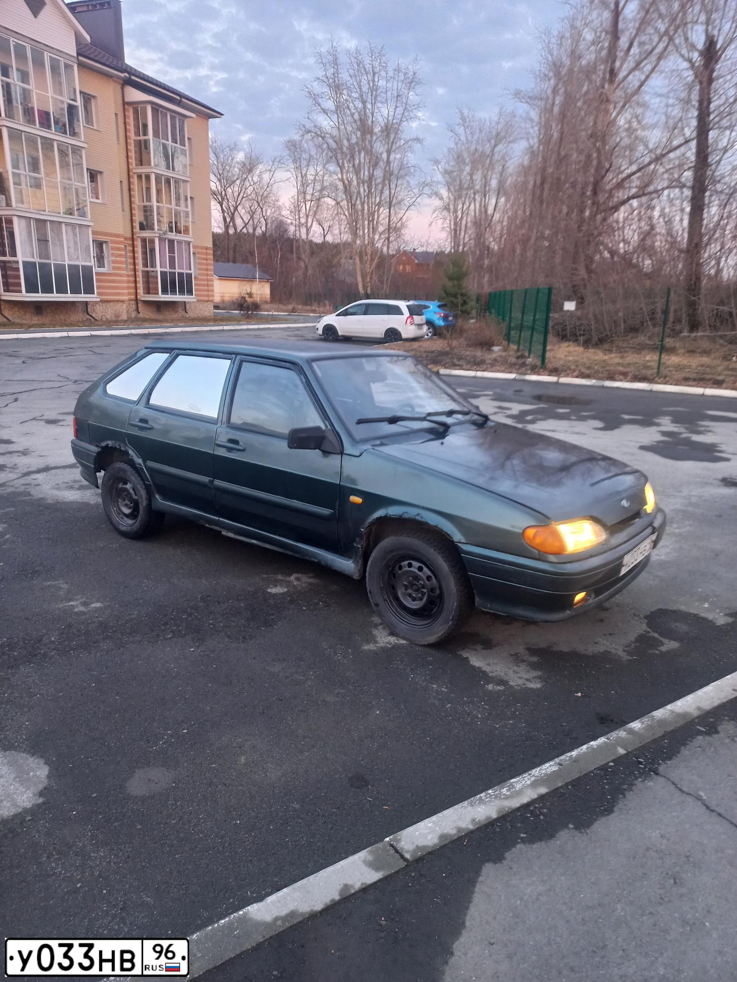 Фото автомобиля LADA 2114 SAMARA, 2009 — госномер У033НВ96. Цвет: СЕРО-ЗЕЛЕНЫЙ