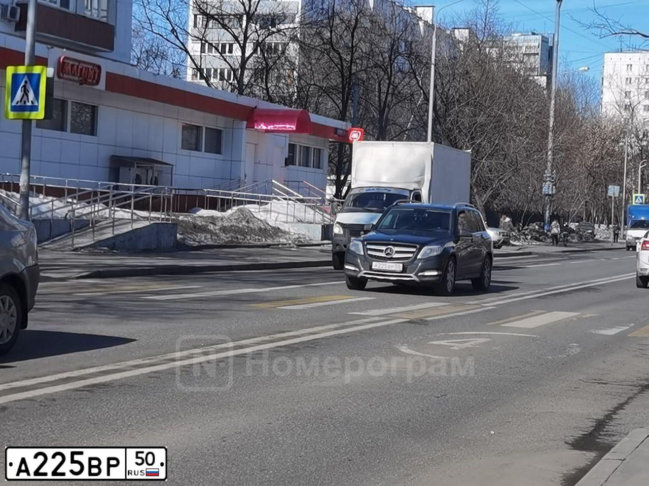 Фото автомобиля MERCEDES GLK-KLASSE, 2013 — госномер К171СУ150. Цвет: ЧЕРНЫЙ