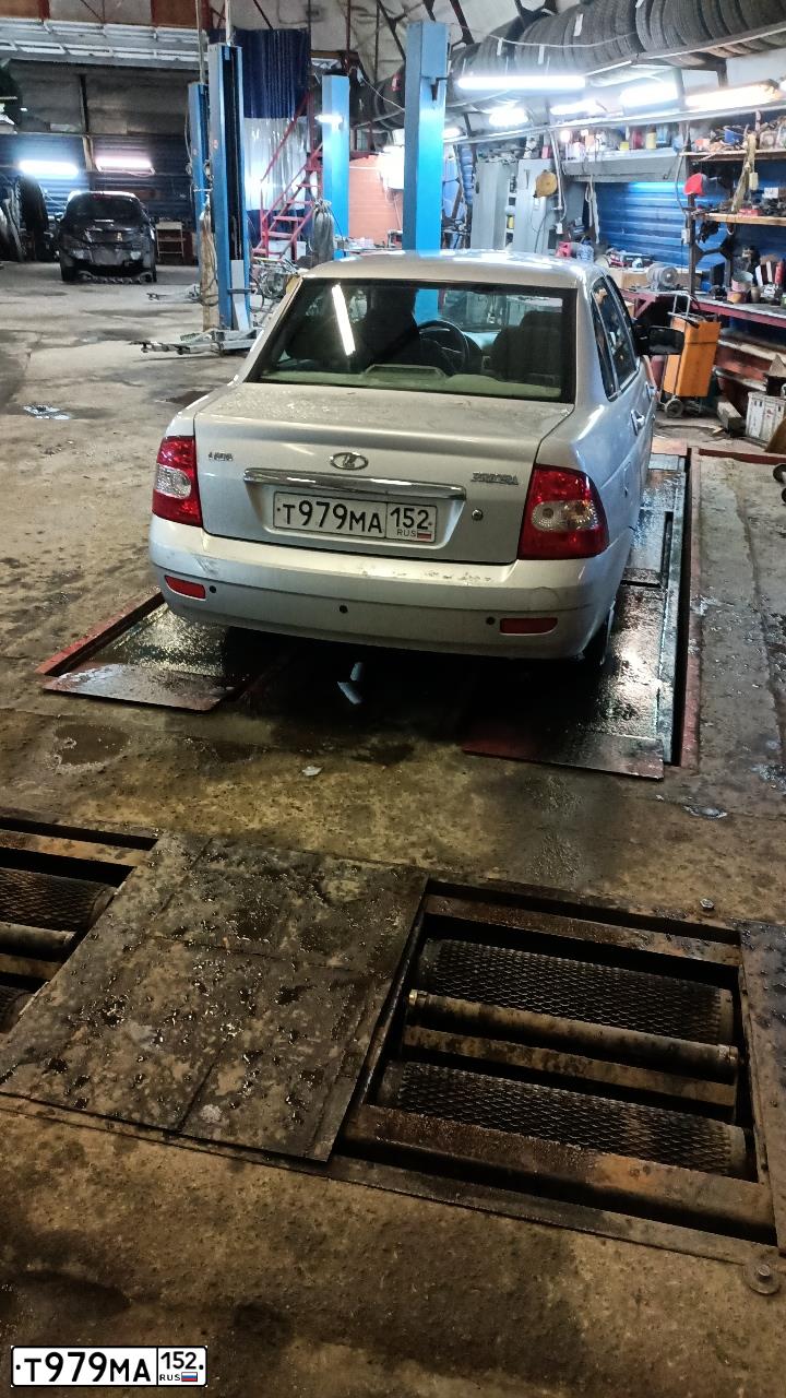 Фото автомобиля LADA 2170 PRIORA, 2009 — госномер Р079АА799. Цвет: СВЕТЛО-СЕРЕБРИСТЫЙ МЕТАЛЛ