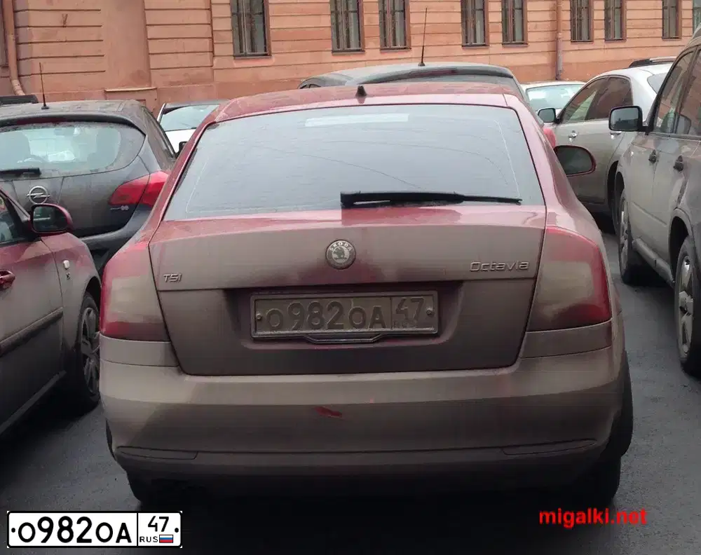 Фото автомобиля OPEL ASTRA, 2012 — госномер О982ОА47. Цвет: ЧЕРНЫЙ