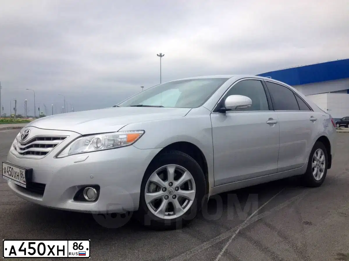 Фото автомобиля TOYOTA CAMRY, 2011 — госномер А450ХН86. Цвет: СЕРЕБРИСТЫЙ МЕТАЛЛИК