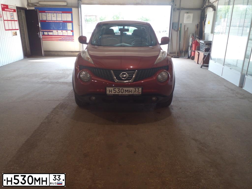 Фото автомобиля NISSAN JUKE, 2012 — госномер Н530МН33. Цвет: Красный