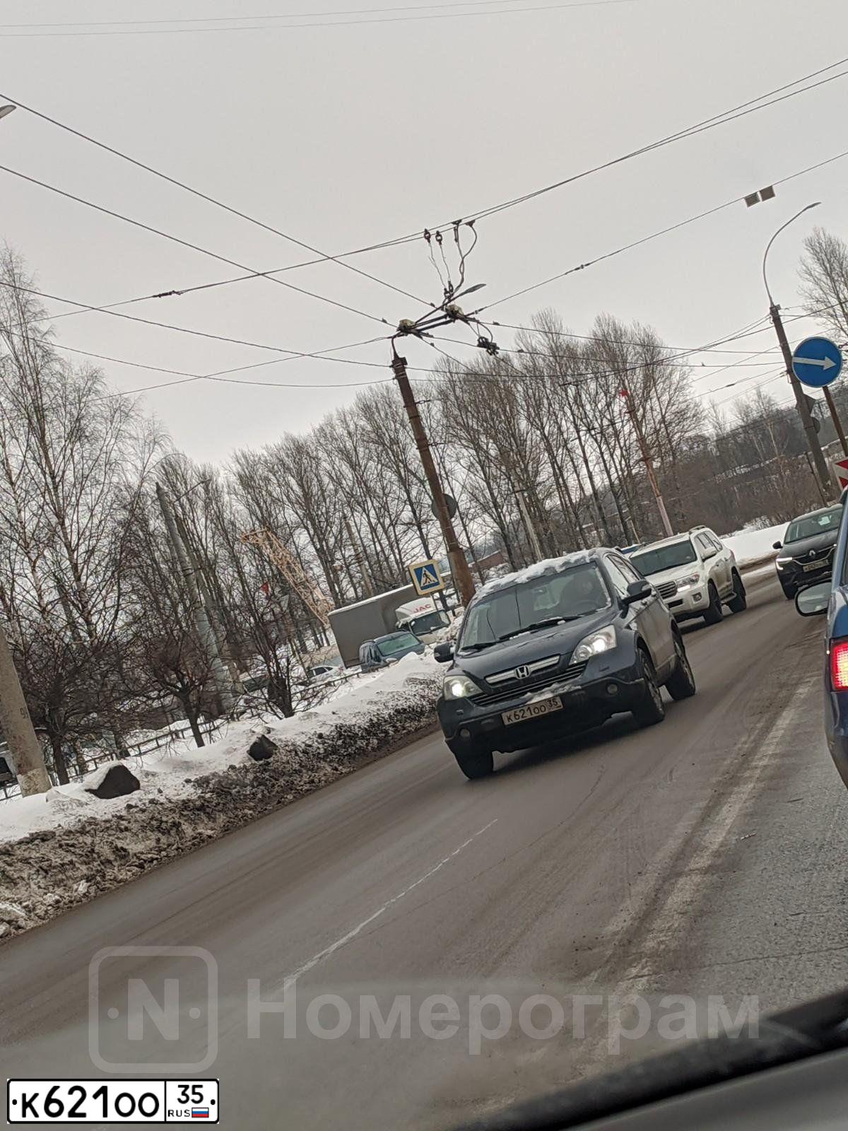 Фото автомобиля HONDA CR-V, 2008 — госномер К621ОО35. Цвет: ТЕМНО-СЕРЫЙ