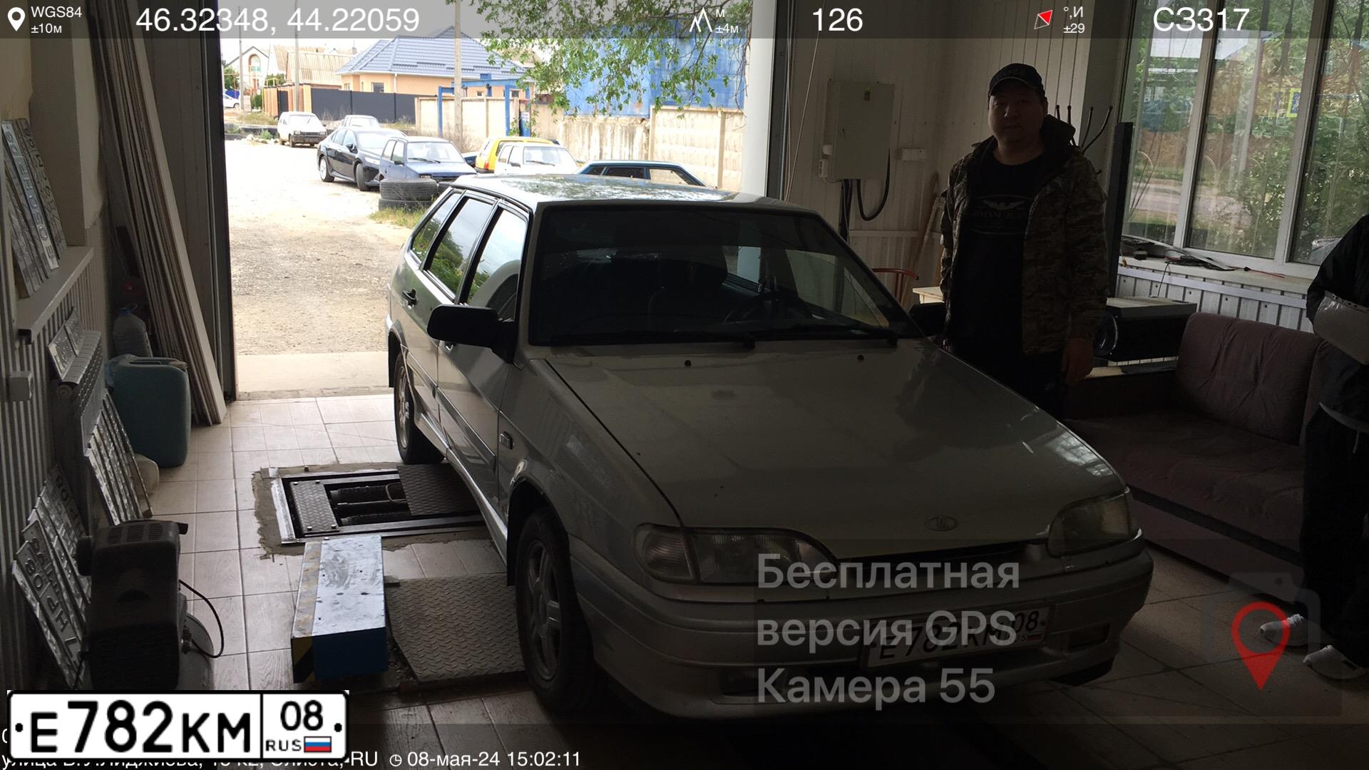 Фото автомобиля LADA 2114 SAMARA, 2006 — госномер У943ЕМ26. Цвет: СВЕТЛО-СЕРЕБРИСТЫЙ МЕТАЛЛ