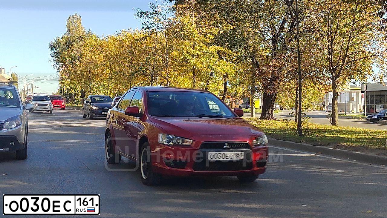 Фото автомобиля MITSUBISHI LANCER, 2008 — госномер Е857МА761. Цвет: Красный
