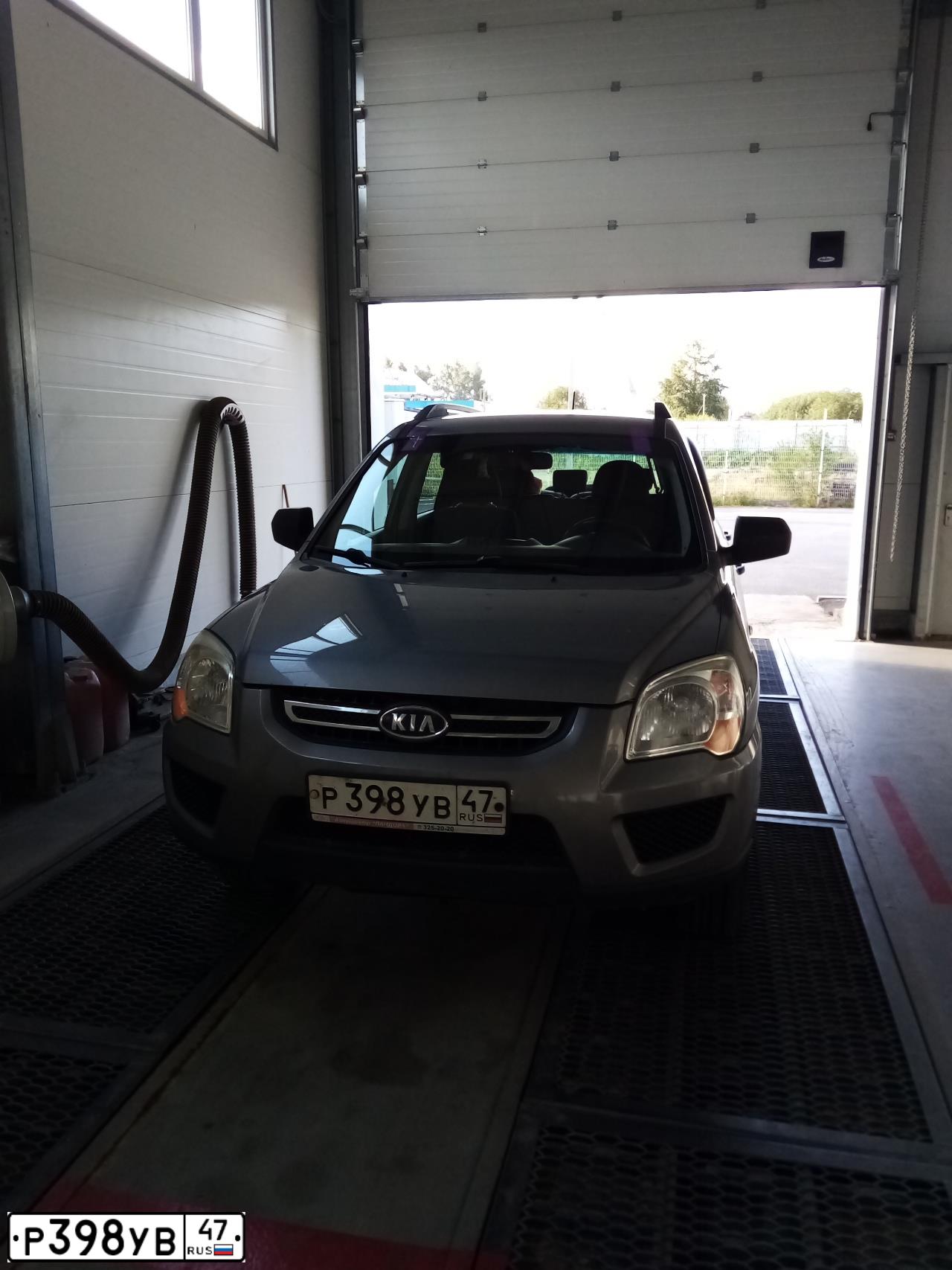 Фото автомобиля KIA SPORTAGE, 2009 — госномер Р398УВ47. Цвет: БЕЛЫЙ