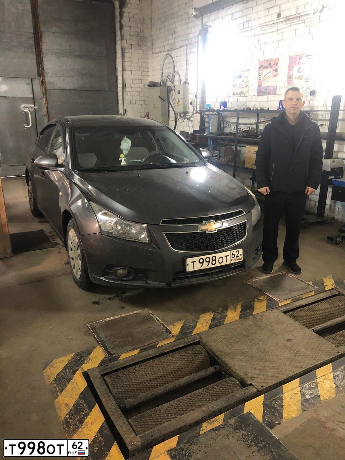 Фото автомобиля CHEVROLET CRUZE, 2011 — госномер Т998ОТ62. Цвет: СЕРЫЙ МЕТАЛЛИК