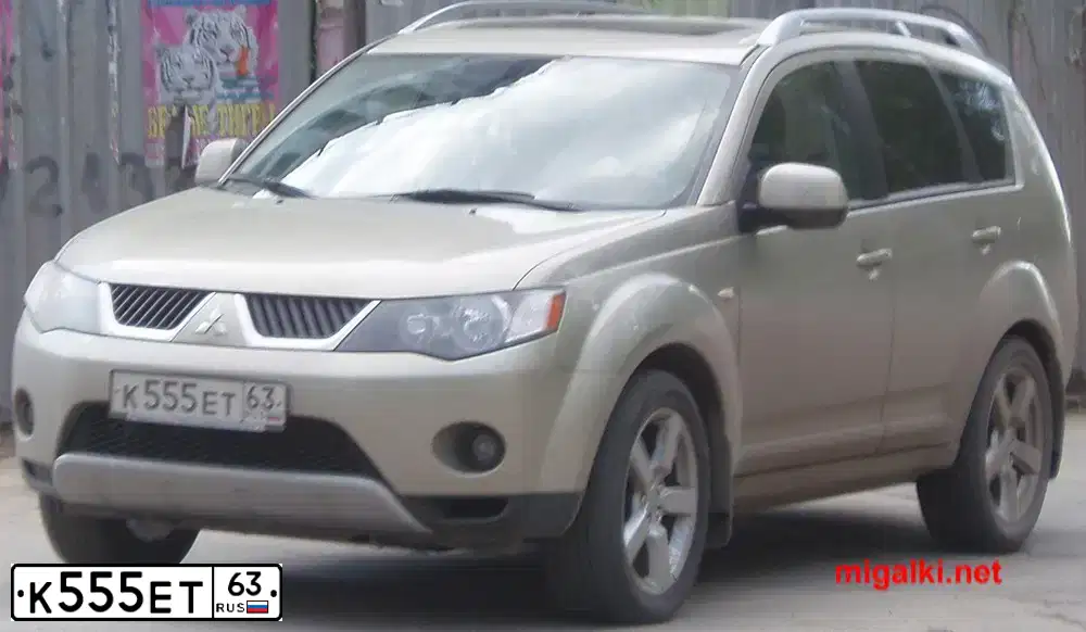Фото автомобиля MITSUBISHI OUTLANDER, 2008 — госномер Р431ВА184. Цвет: БЕЖЕВЫЙ