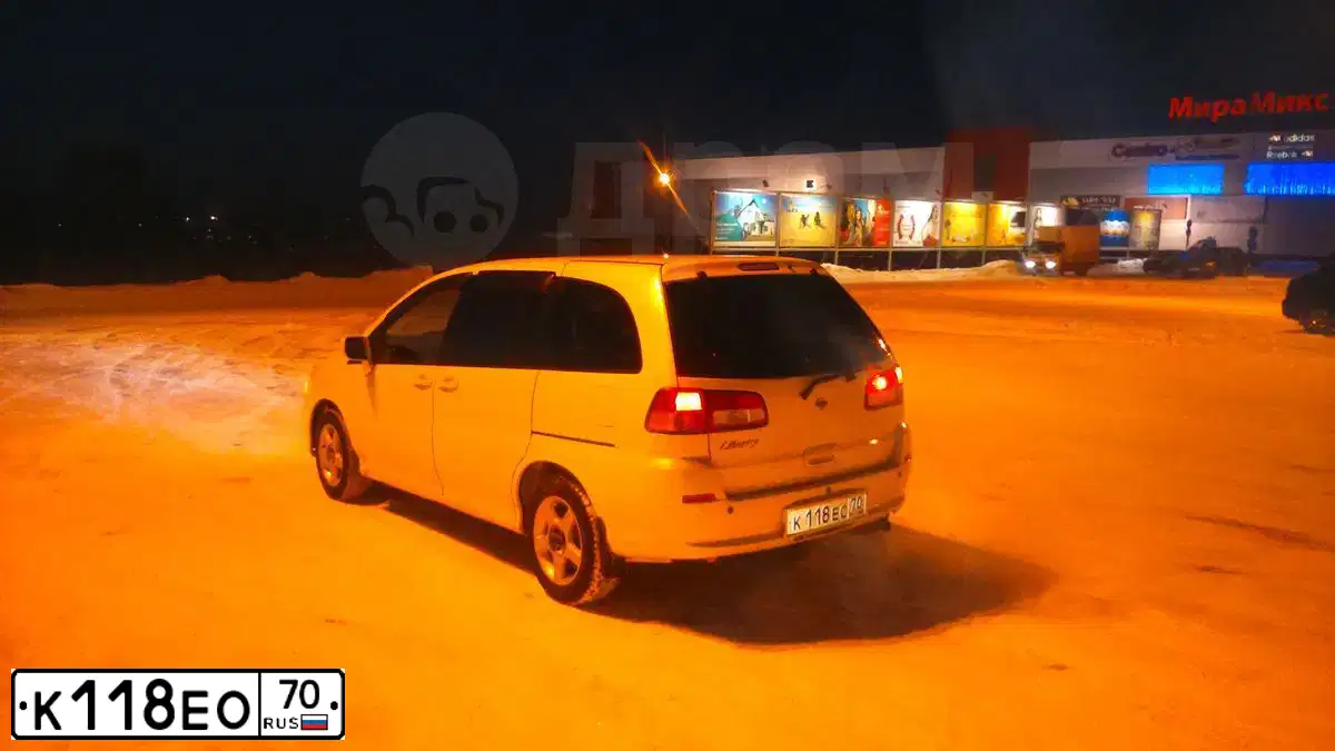 Фото автомобиля TOYOTA LANDCRUISER 200, 2011 — госномер С777ВТ55. Цвет: ЧЕРНЫЙ