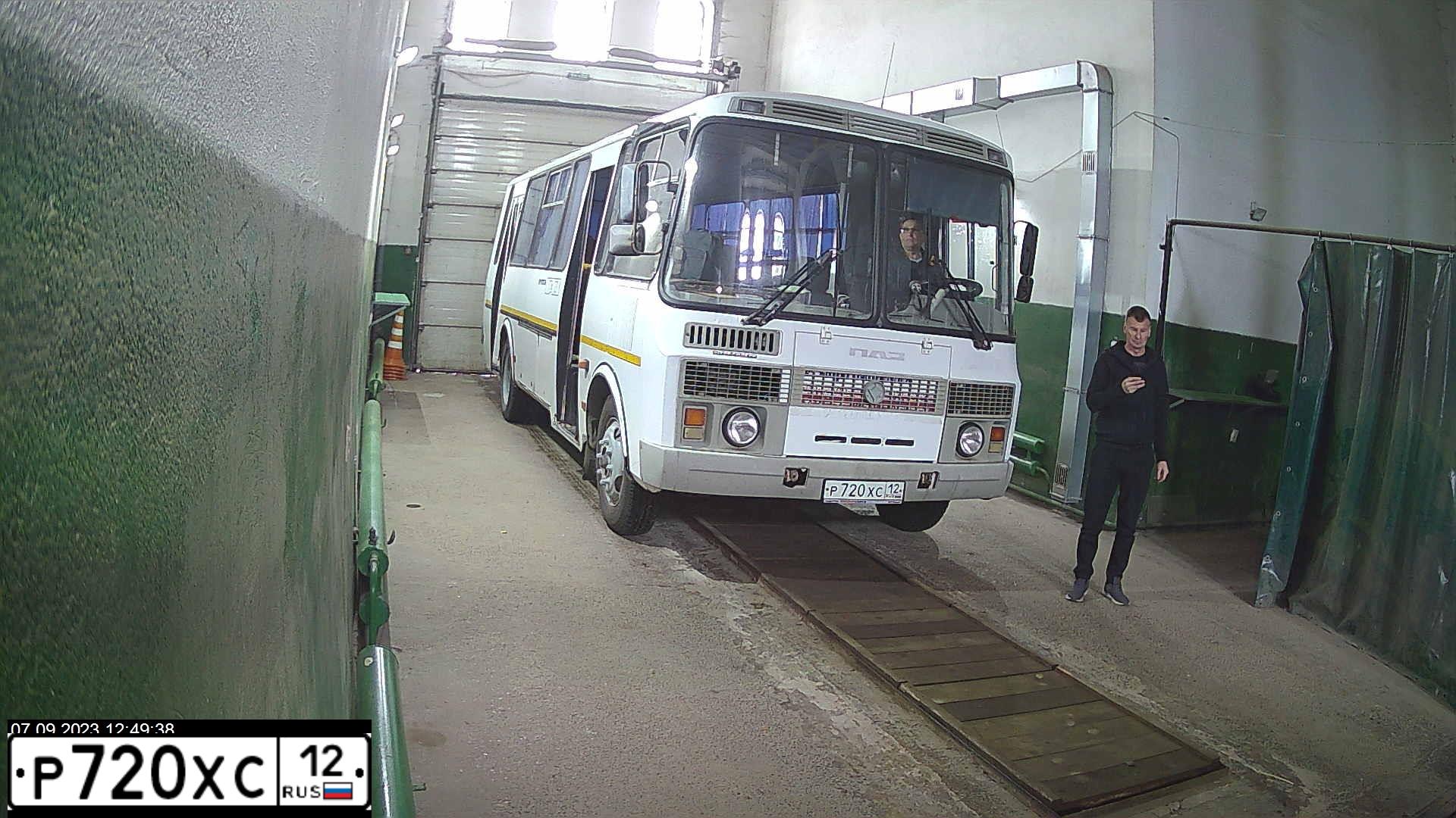 Фото автомобиля PAZ 4234, 2009 — госномер Р720ХС12. Цвет: Белый