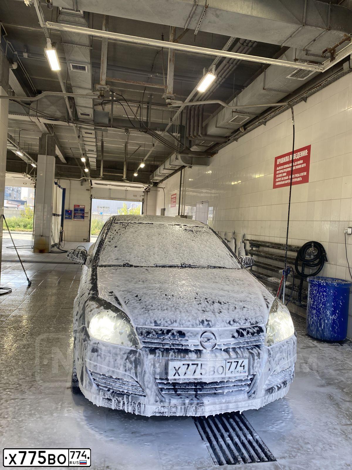 Фото автомобиля OPEL ASTRA, 2006 — госномер Х718ЕН774. Цвет: СЕРЫЙ