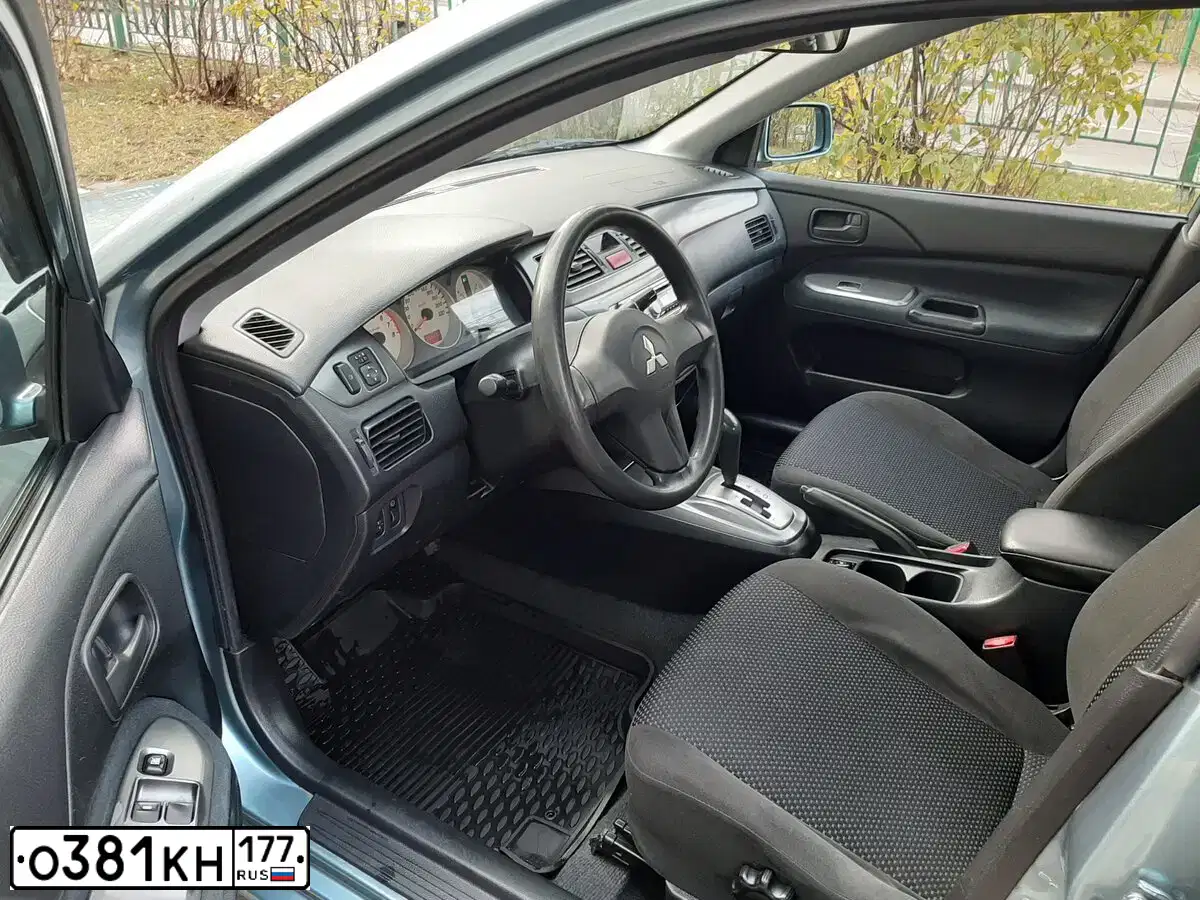 Фото автомобиля MITSUBISHI LANCER, 2006 — госномер У451ЕН790. Цвет: СВЕТЛО-СЕРО-ЗЕЛЕНЫЙ
