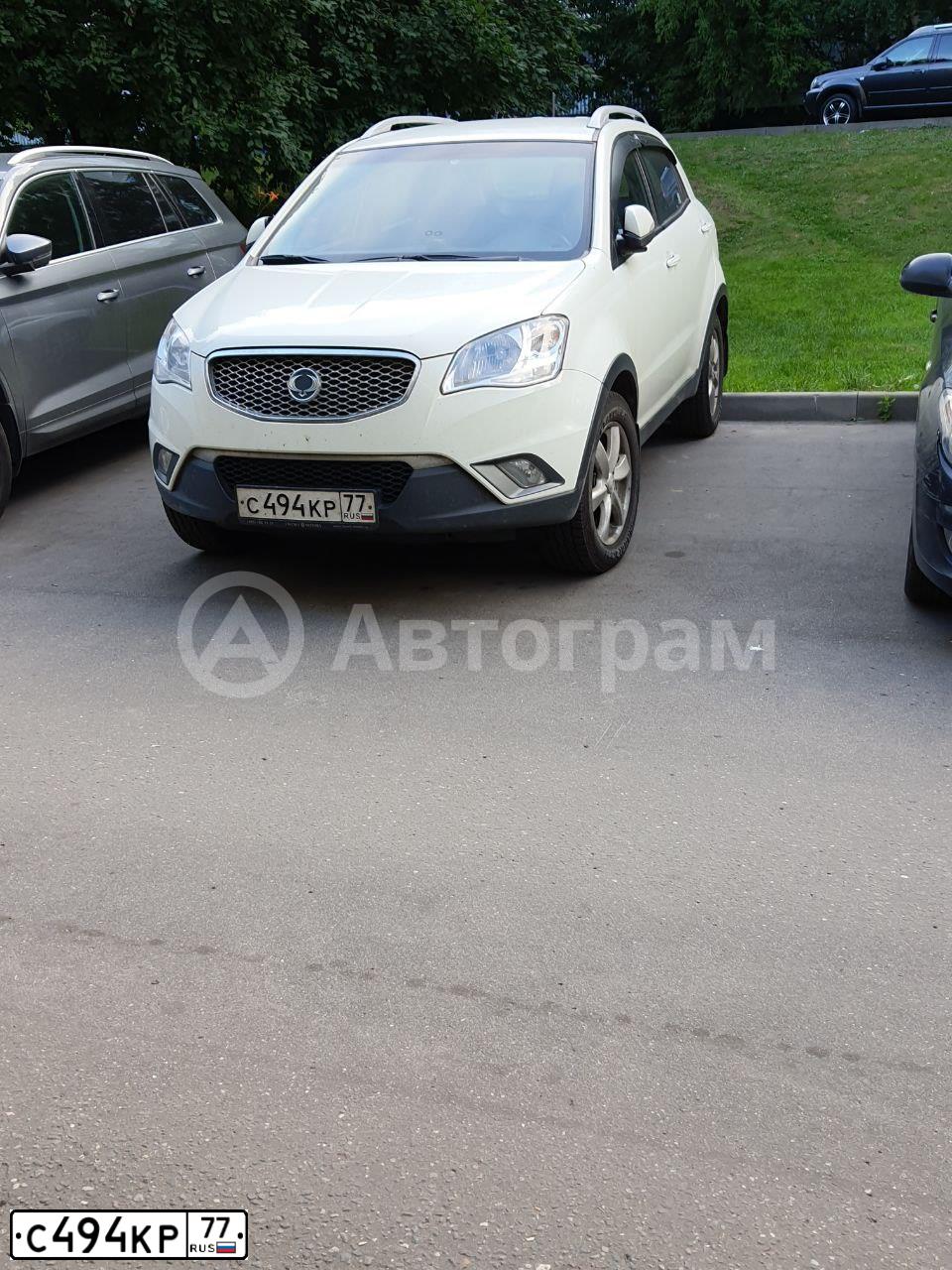 Фото автомобиля SSANGYONG ACTYON, 2012 — госномер С494КР77. Цвет: БЕЛЫЙ