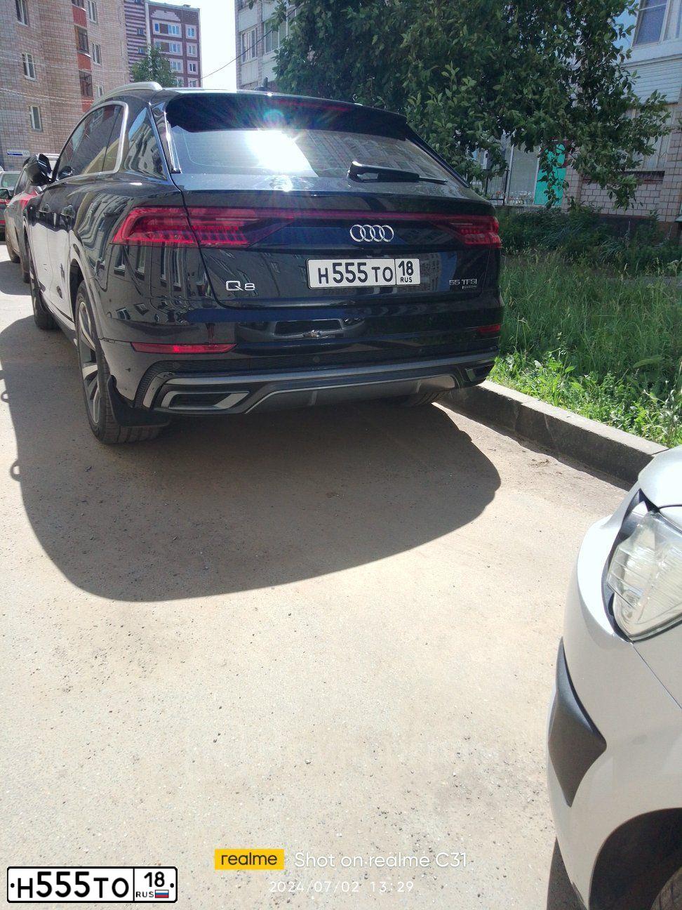 Фото автомобиля AUDI Q8, 2019 — госномер Н555ТО18. Цвет: ЧЕРНЫЙ