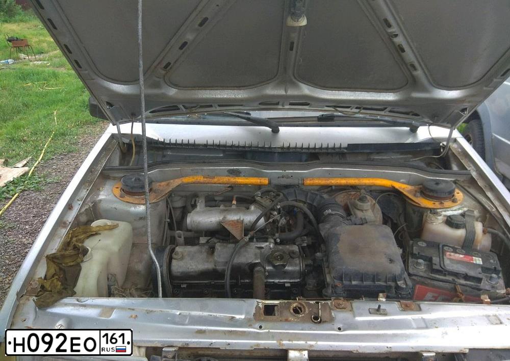 Фото автомобиля LADA 2108 SAMARA, 2002 — госномер Н092ЕО161. Цвет: СВЕТЛО-СЕРЕБРИСТЫЙ МЕТАЛЛ