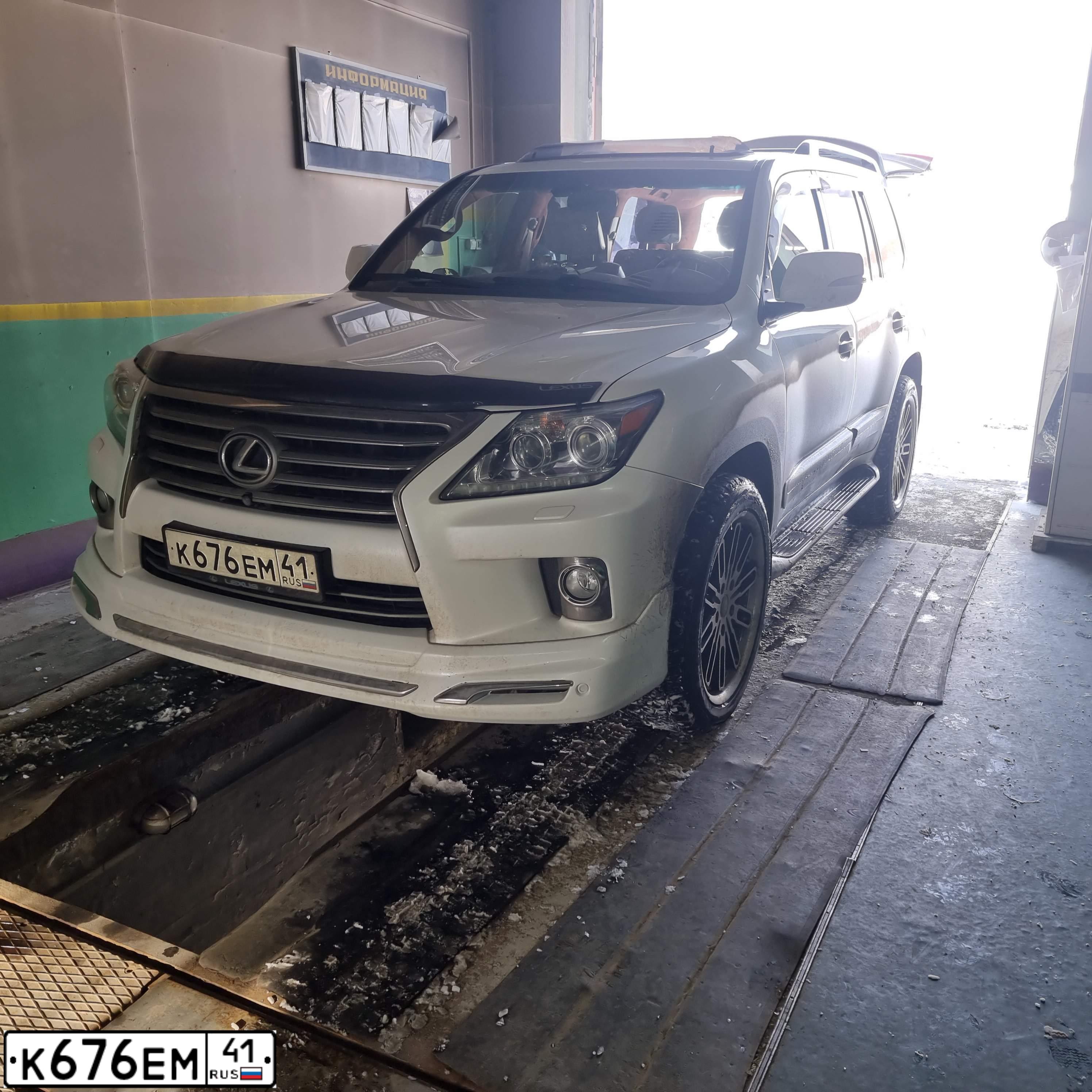 Фото автомобиля LEXUS LX, 2012 — госномер Р538ЕЕ71. Цвет: Белый