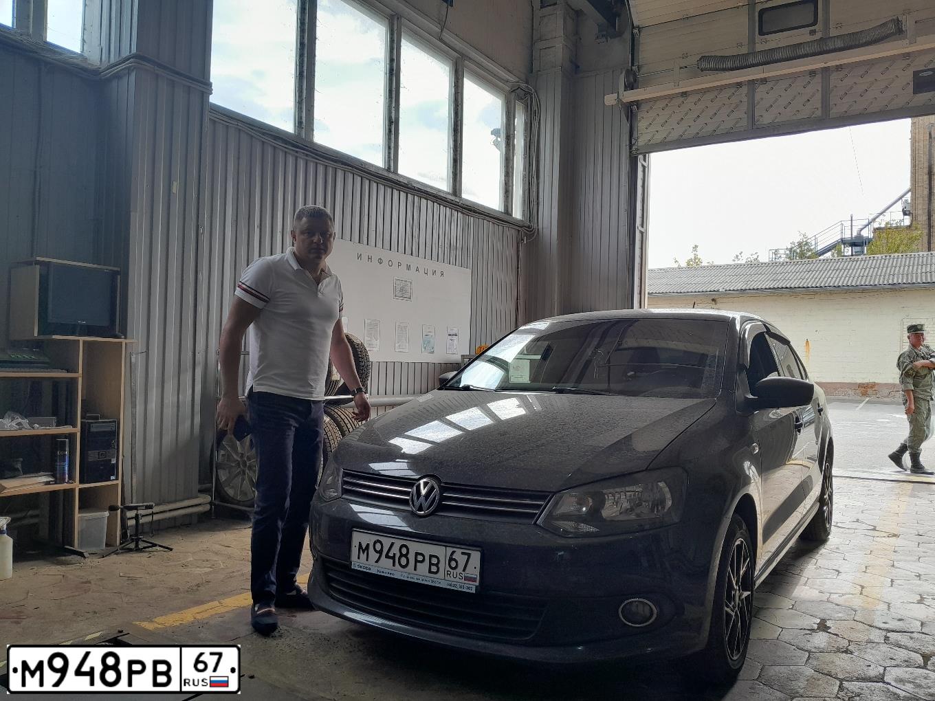Фото автомобиля VOLKSWAGEN POLO, 2015 — госномер М948РВ67. Цвет: СЕРЫЙ