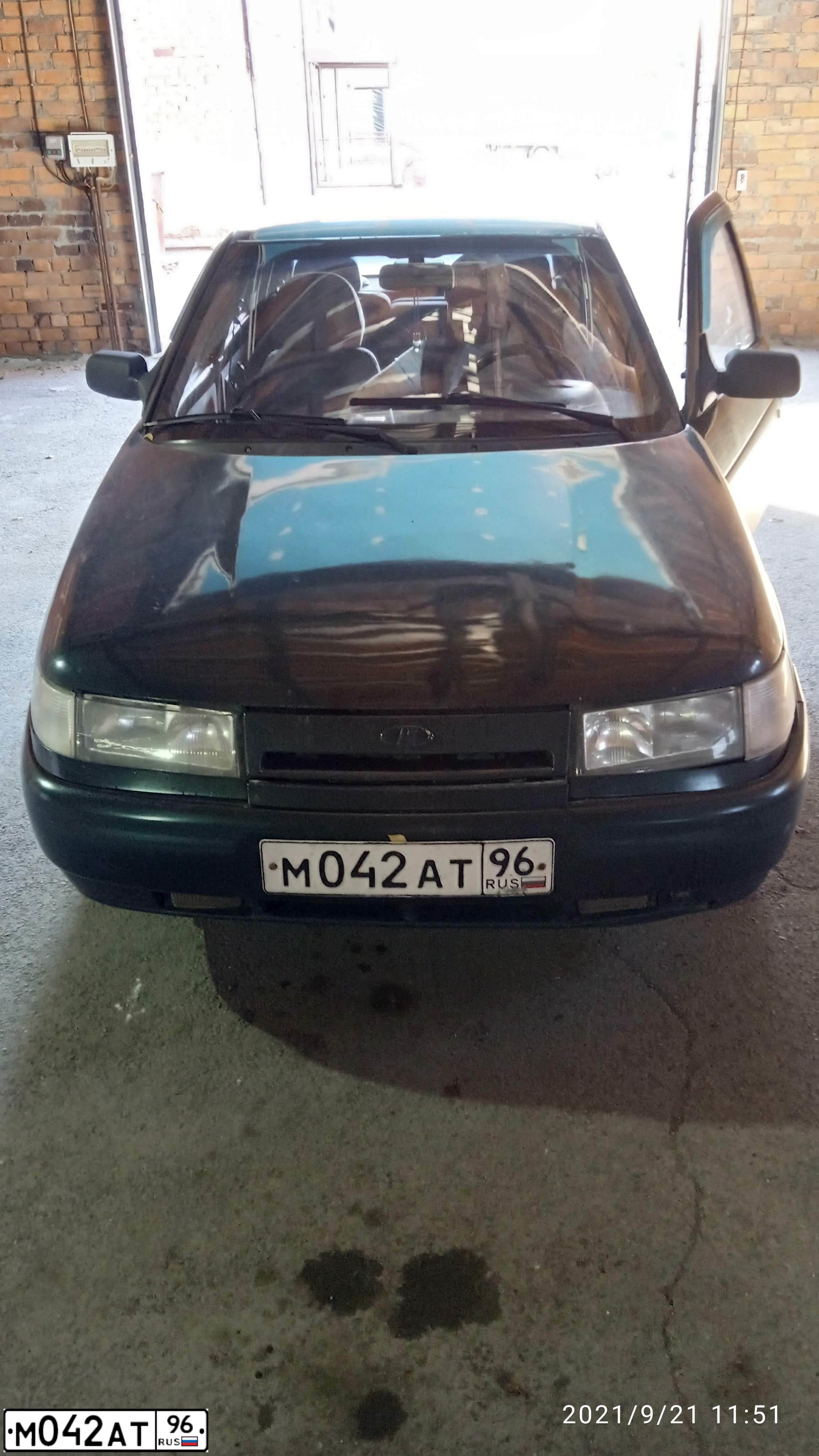 Фото автомобиля LADA 2110, 2003 — госномер М042АТ96. Цвет: Темно-зеленый